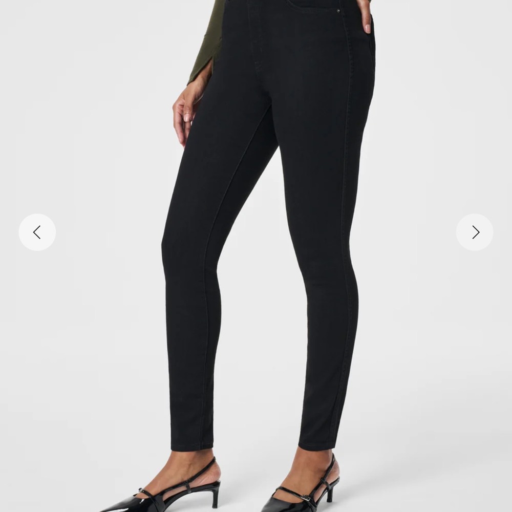 NEW- SPANX Black Skinny ankle jeans
